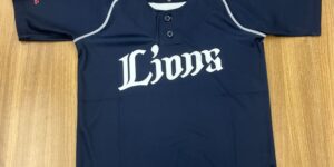 ライオンズベースボールスクール ユニフォーム上 表面 (ネイビー × Lions ロゴ前面、サイズ 140)