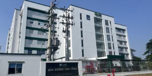 ロンハウ工業団地の高層工場の外観｜株式会社SPeeDのベトナム自社縫製工場